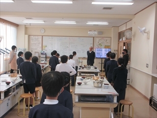 地域講師の方から話をしていただきました。