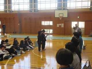 おわりのあいさつをしています。