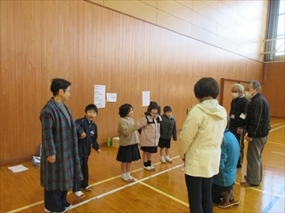 自己紹介をしています。