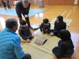 めんこをしています。