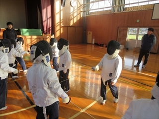 剣で突く練習です。
