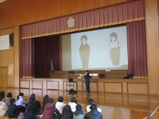 高学年の防犯教室の様子です。