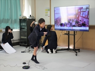 どじょうすくい踊りを紹介しています。