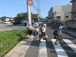 元気よく登校してきました。