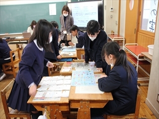 5年生がすごろくをしています。