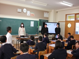 5年生が感想を発表しています。