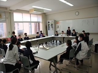 各学年緒代表が集まりました。