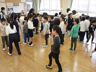 一緒にゲームをしています。