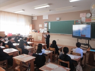 3年の総合の授業です。