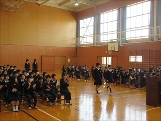 入場の練習をしています。