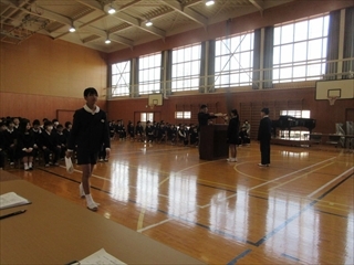 証書授与の練習をしています。