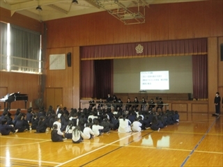 児童総会の様子です。