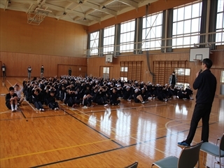 防災ミニ教室でマルバツクイズをしています。