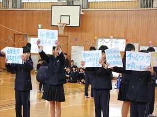 6年生が各学年の良いところを書いて渡しました。