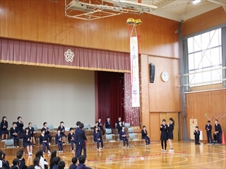 くす玉が無事割れました。