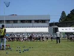 高学年の玉入れスタートです