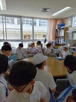 何があるか見ています