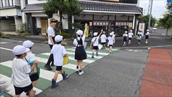 ルールを守って歩きます