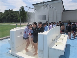 シャワーを浴びています