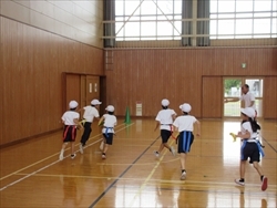 走っています