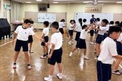 けん８