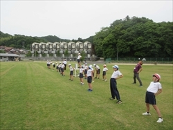 ラジオ体操の練習をしています