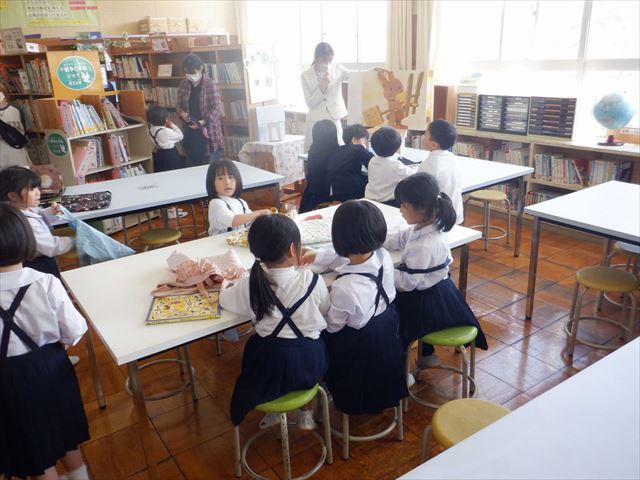 1年生の本を借りる授業