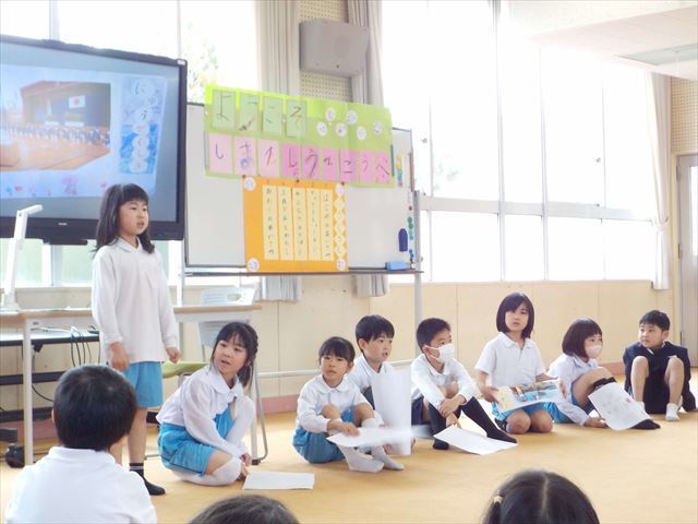 行事や勉強のことを伝える2年生