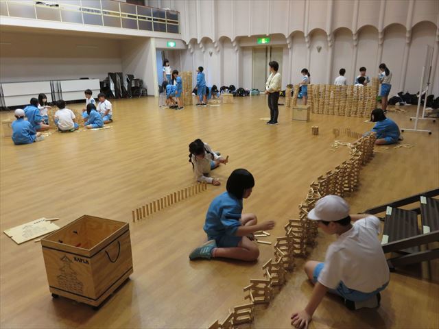 カプラをする5年生