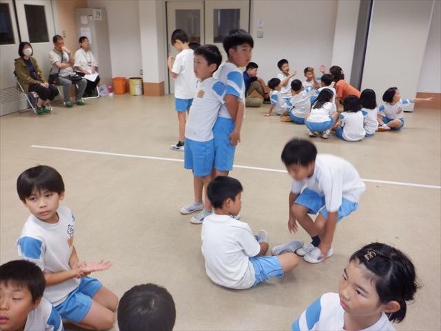 自分でイメージしたことを心と体を使って表現する児童１