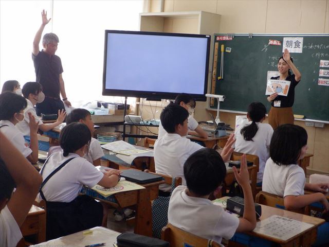 朝食の秘密について学ぶ5年生