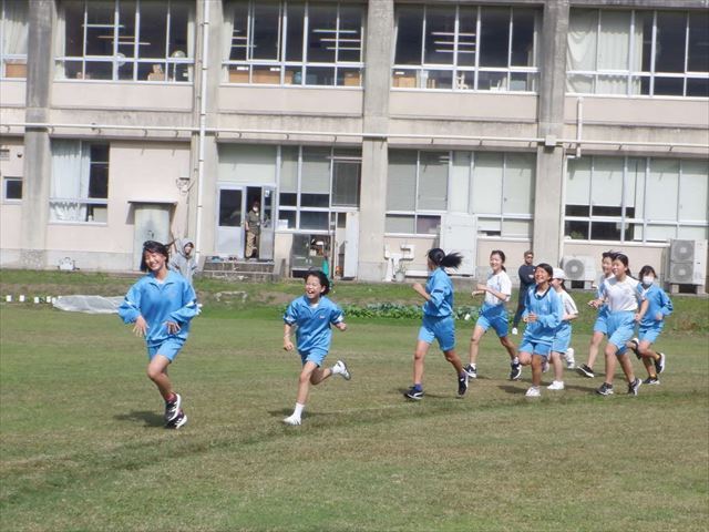 楽しく走る6年生