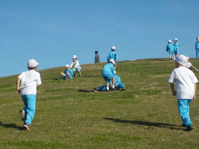 斜面を滑り降ります