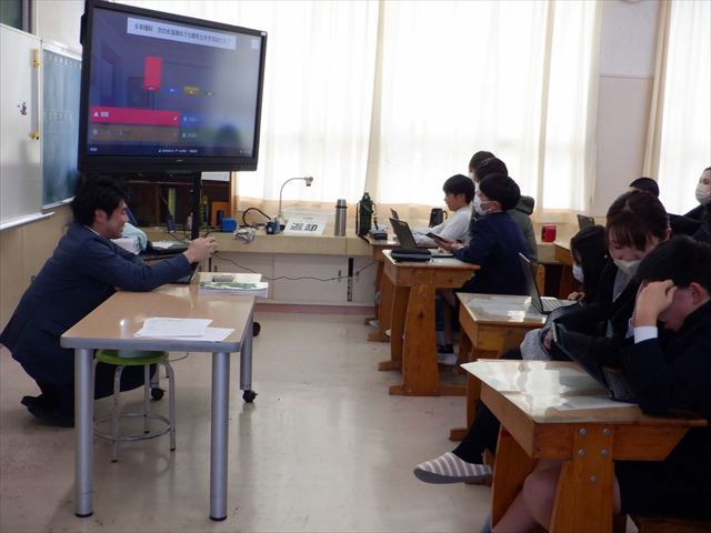学級活動「6年間の振り返り」を親子で取り組む6年生