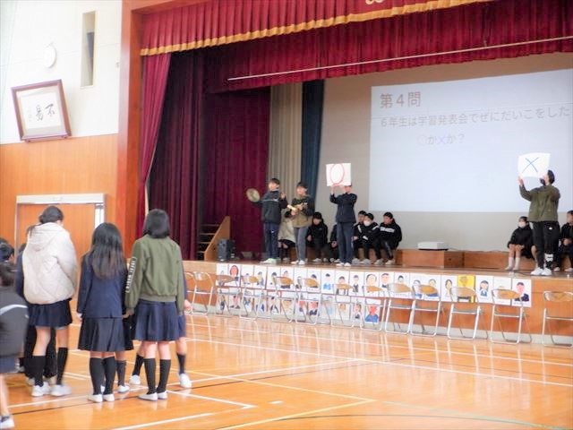 6年生からも出し物として「6年生クイズ」をしてくれました。