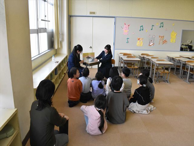安高生の読み聞かせ2