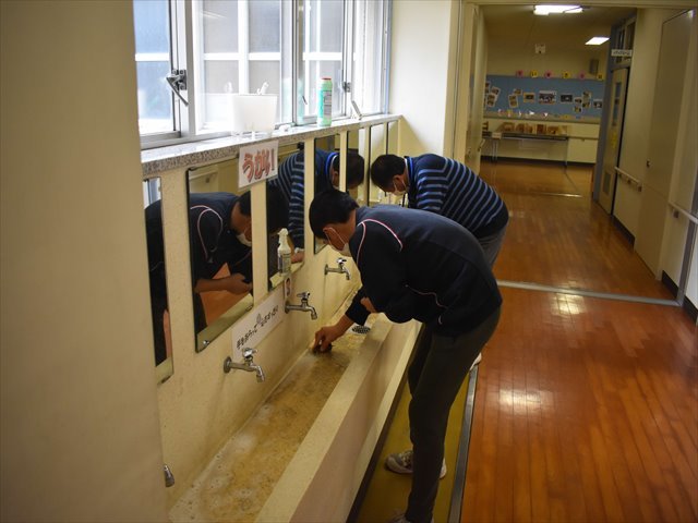 手洗い場掃除
