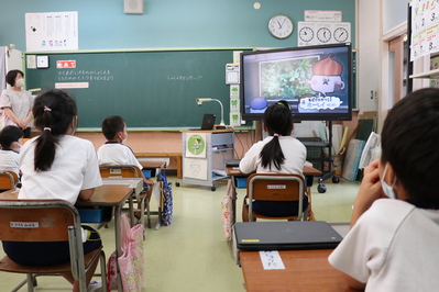 NHKforSchoolの動画を視聴