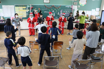 中学生に教えてもらってダンスをしました