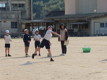ソフトボール投げ