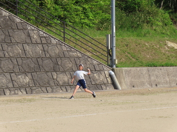 ソフトボール投げ