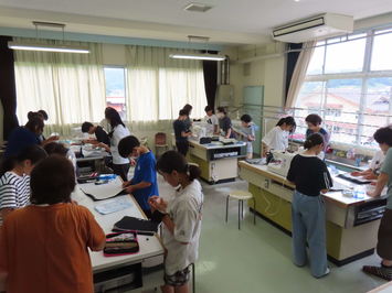 9人のボランティア