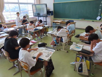 新聞を使って