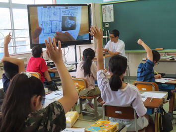 新聞を読み解く