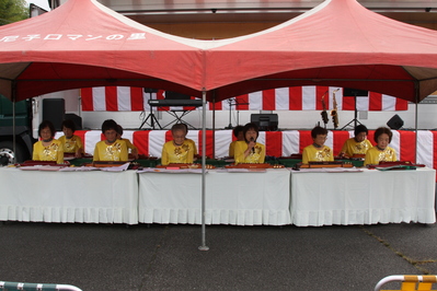 温泉祭りでの演奏風景です