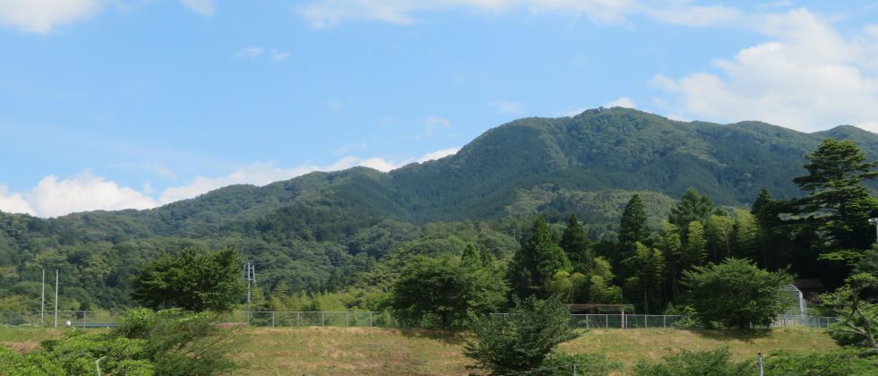 交流センターから見える猿隠山