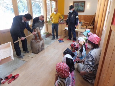 2回目のお餅つきのようす