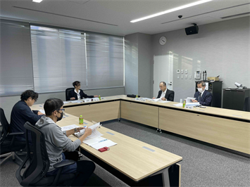第１回評価委員会の様子の写真の２枚目です