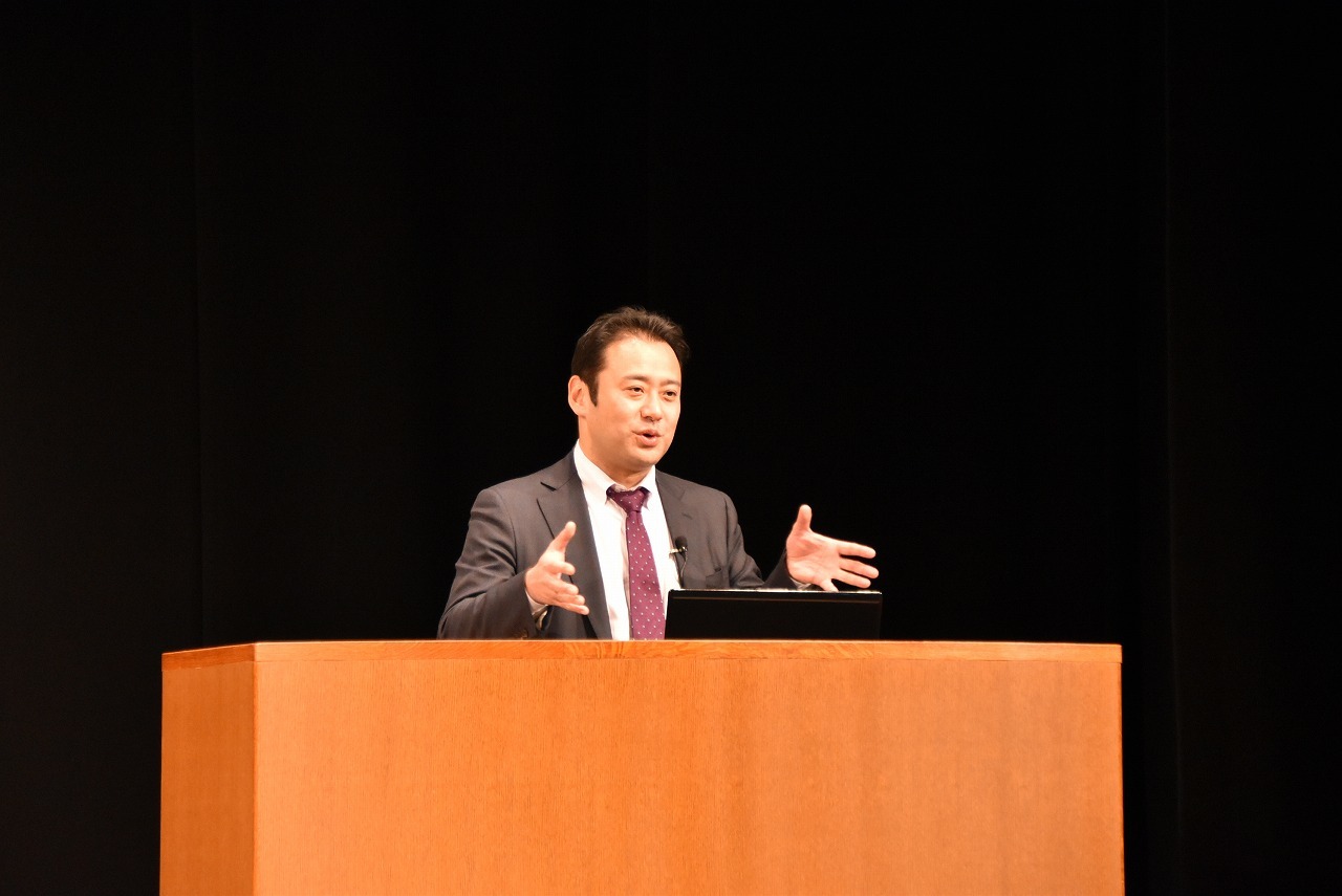 野崎伸一氏