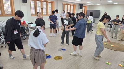 韓国の伝統遊び体験の様子